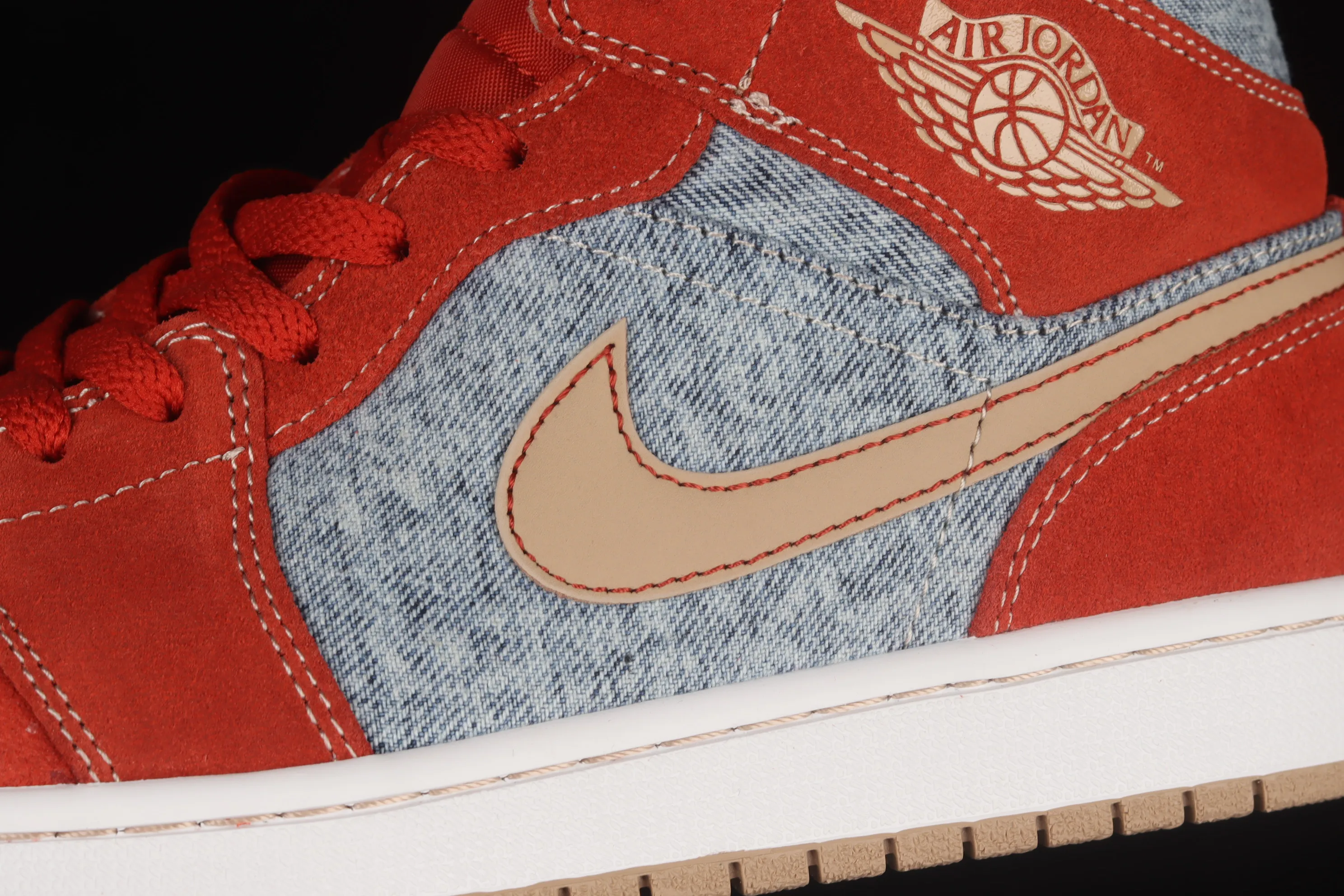 All categories Air Jordan Jordan series basketball shoes Air Jordan 1 Mid G version pure original Levi's x Air Jordan 1 Mid "Denim" AJ1 Joe 1 Levi's denim mid-top basketball shoes DM4352-600